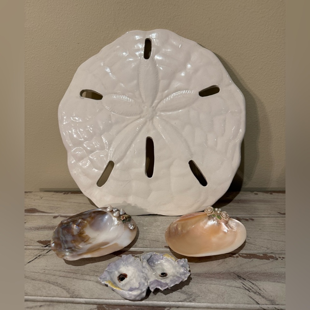 Decorative Ceramic Sand Dollar and Shell Set